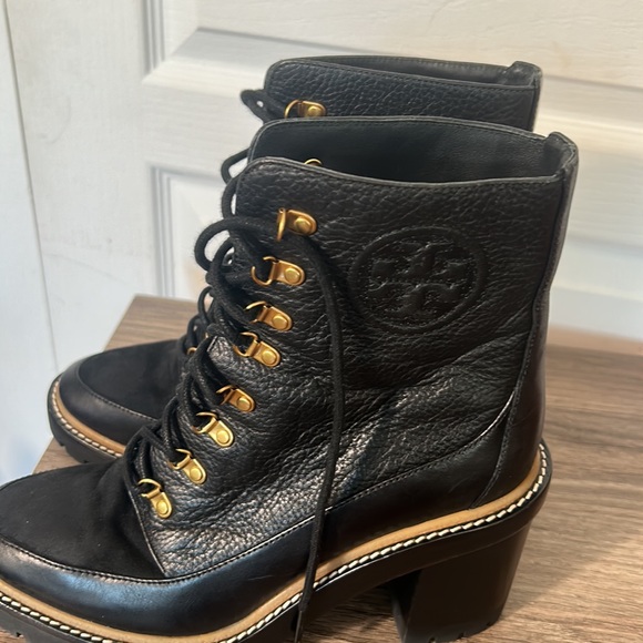 TORY BURCH LUG SOLE LEATHER BOOTS LACED UP GOLD HARDWARE IN SIZE 9.5M - Picture 7 of 10